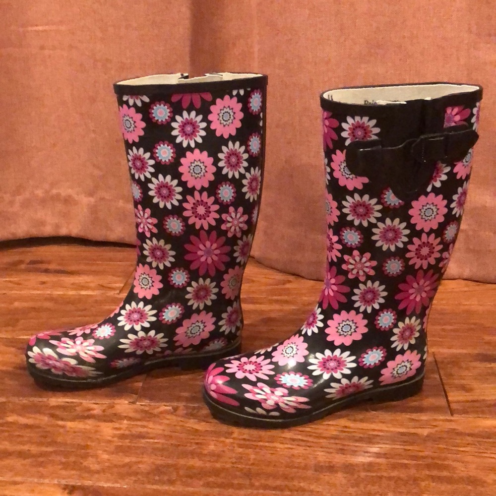 Women rain boots size 7